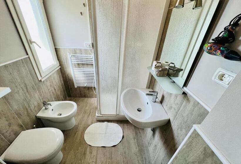 Трехместный Номер Стандарт с Балконом, B&b Everest Bar Ristorantino