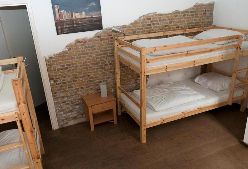 Кровать в Общей Комнате, City Hostel Vlissingen