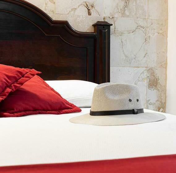 جناح جونيور, La Aurora Hotel Colonial