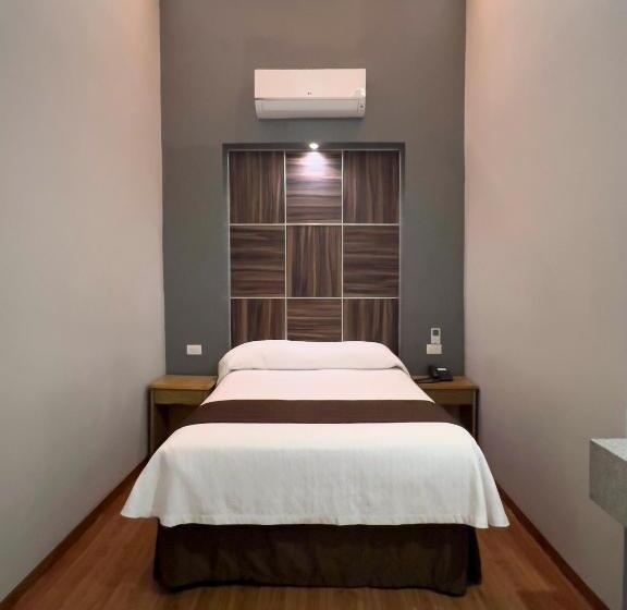 Quarto Estandar, Principal