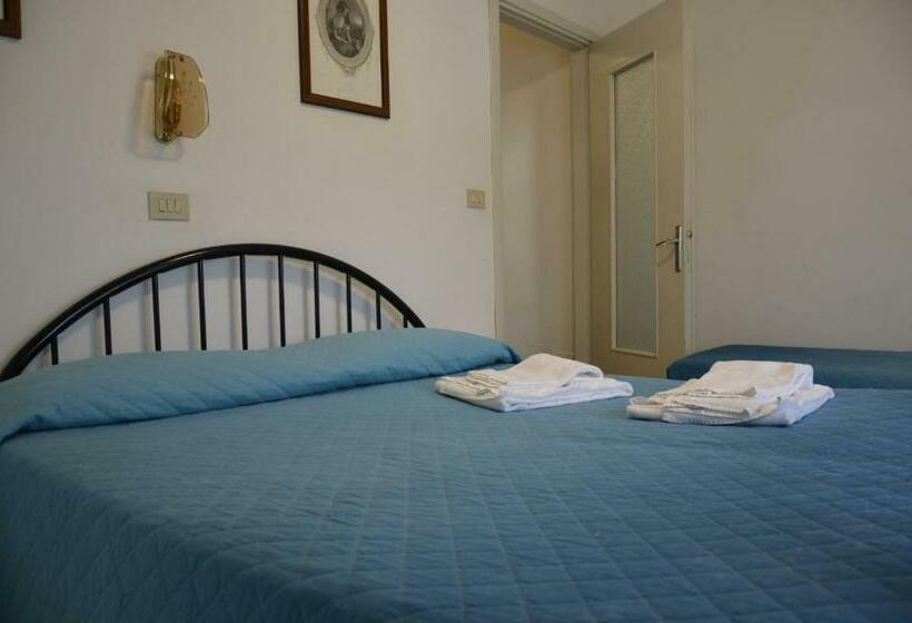 آپارتمان 2 خوابه با بالکن, Residence Poggio Al Lago
