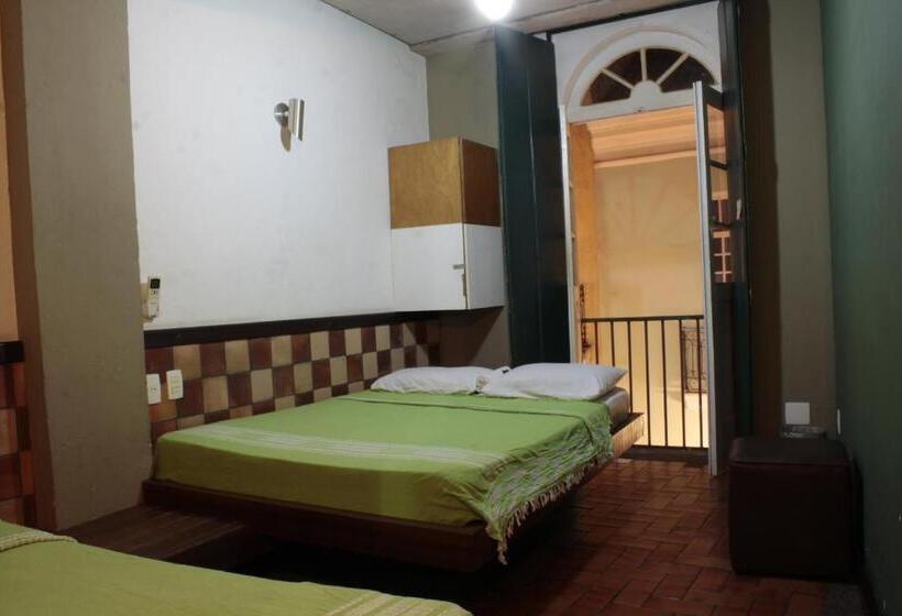 스탠다드 트리플 룸, Laranjeiras Hostel