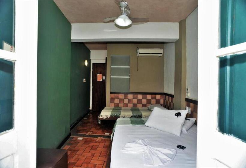 스탠다드 트리플 룸, Laranjeiras Hostel