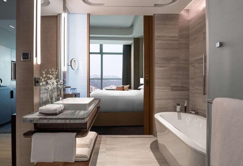 Номер Executive, Hilton Jinan South Hotel & Residences