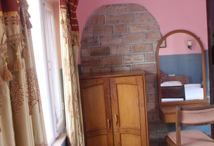 اتاق استاندارد سه نفره, Fishtail Villa