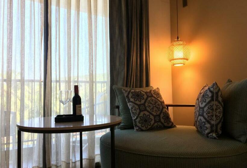 带特大床的标准间, Fairfield By Marriott Goa Anjuna