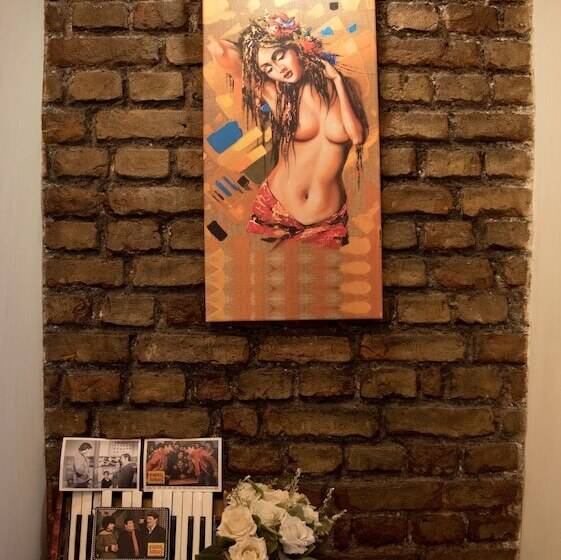 スタンダードルーム, Taksim Trust