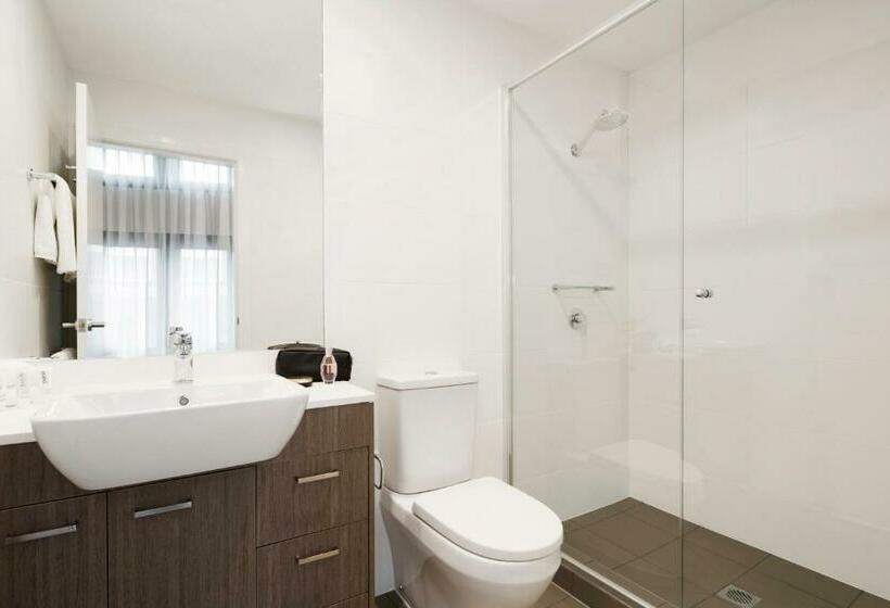 استودیوی استاندارد, Quest Newcastle West