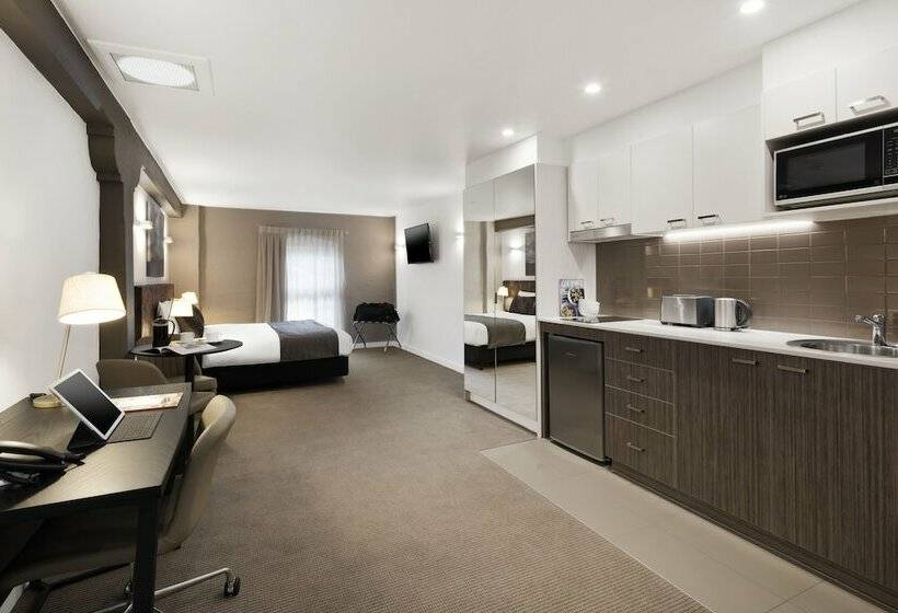 استودیوی استاندارد, Quest Newcastle West