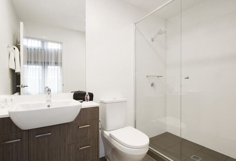 استودیوی استاندارد, Quest Newcastle West