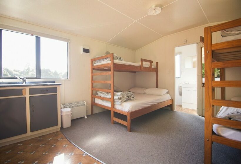 ファミリーステューディオ, Stratford Motel & Holiday Park