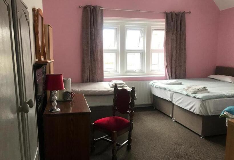 Семейный Номер, Heathrow Stay