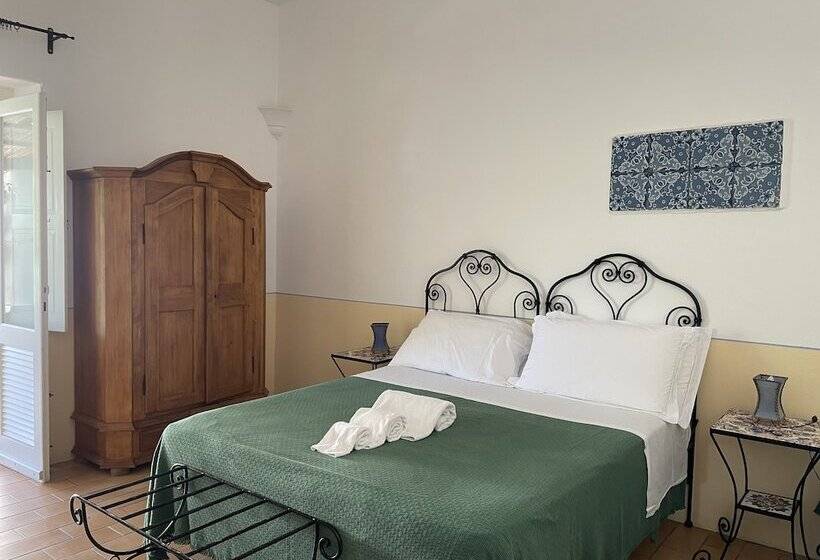 اتاق استاندارد چهارنفره با چشم‌انداز باغ, La Locanda Del Postino