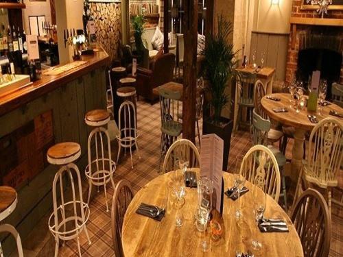 اتاق سوپریور, The Fox & Hounds