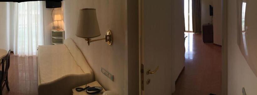 Junior Suite Rodzinny, Lady Mary