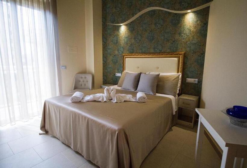 Quarto Familiar Vista Mar Lateral, Lady Mary