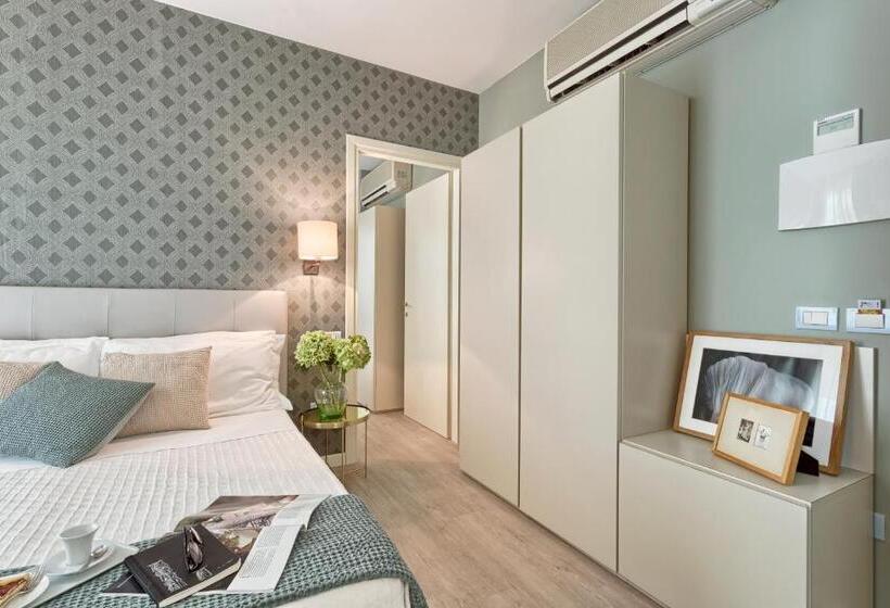 Quarto Familiar, Lady Mary