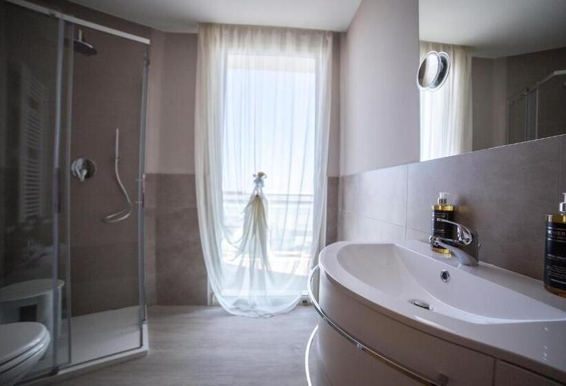 Quarto Triplo Deluxe Vista Mar, Lady Mary