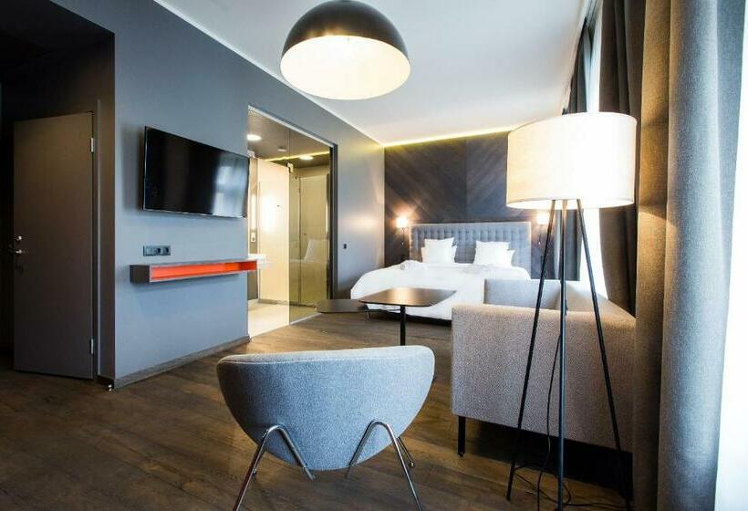חדר דחוקס עם מיטת קינג, Pullman Riga Old Town