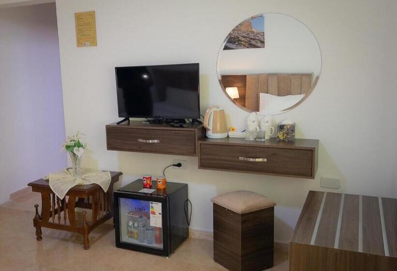 اتاق لوکس سه تخته, Petra Jewel Luxury