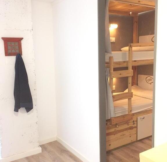 Четырехместный Номер Стандарт, Ant Hostel Barcelona