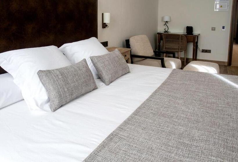 سوییت جونیور, Sa Voga Hotel & Spa