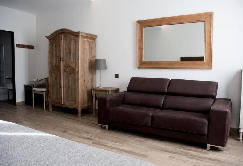 سوییت جونیور, Sa Voga Hotel & Spa