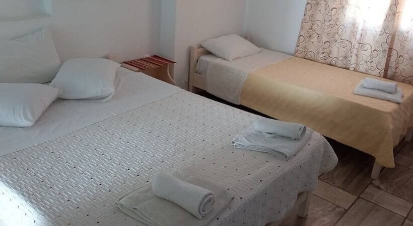 اتاق استاندارد سه نفره, Dimitris Studios