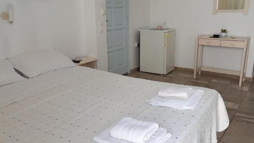 اتاق استاندارد, Dimitris Studios