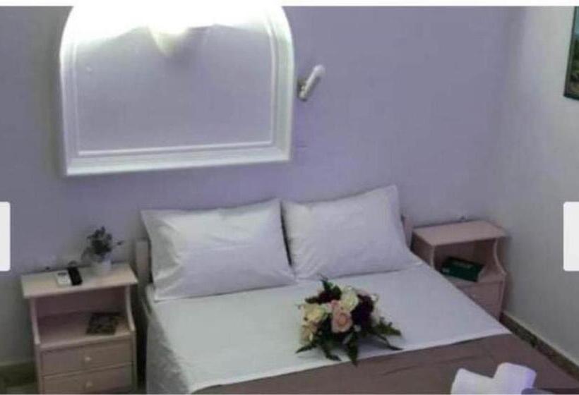 اتاق استاندارد, Dimitris Studios