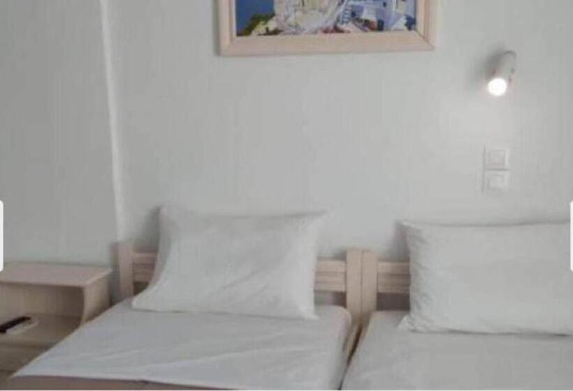 اتاق استاندارد, Dimitris Studios
