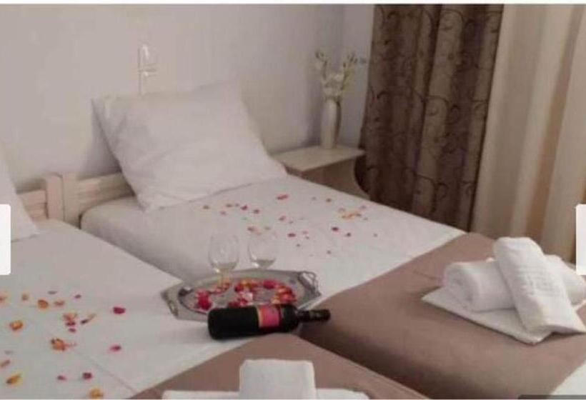 اتاق استاندارد, Dimitris Studios