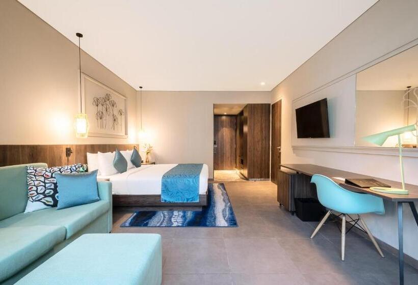 اتاق لوکس با چشم‌انداز استخر, Hyatt Centric Candolim Goa