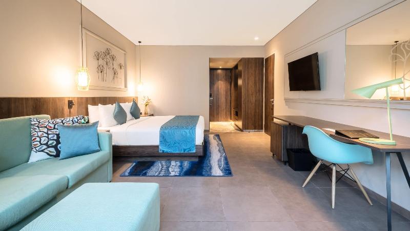 اتاق لوکس با چشم‌انداز استخر, Hyatt Centric Candolim Goa