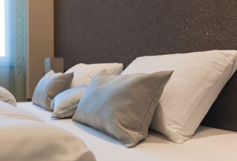 سوییت جونیور, Plaza Hotel Winterthur