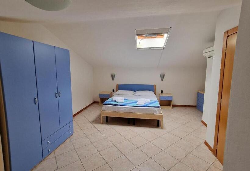 اتاق دوبلکس, Villa La Cavaliera