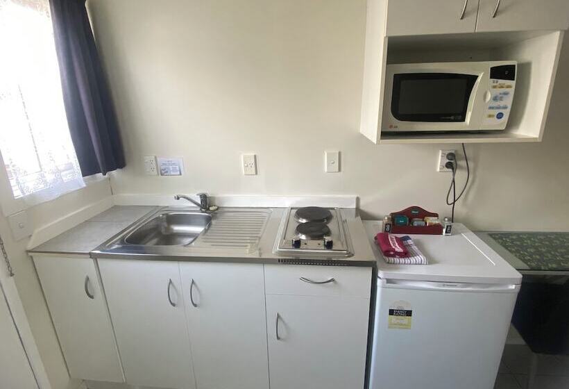 스탠다드 스튜디오, Kowhai Motel Rotorua