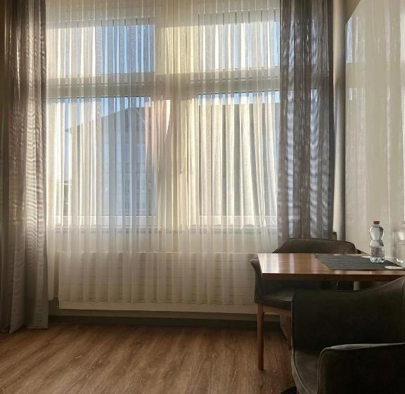 سوییت جونیور, Plaza Hotel Winterthur