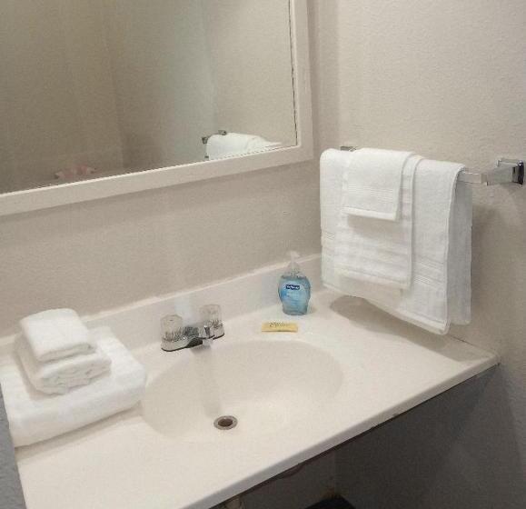 Номер Стандарт, Going To The Sun Inn & Suites
