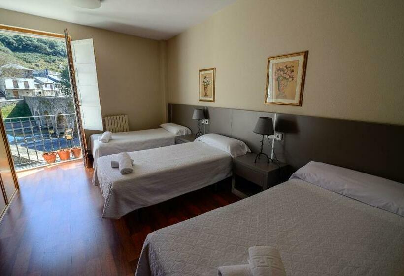 Номер Стандарт Трехместный, Hostal El Palacio
