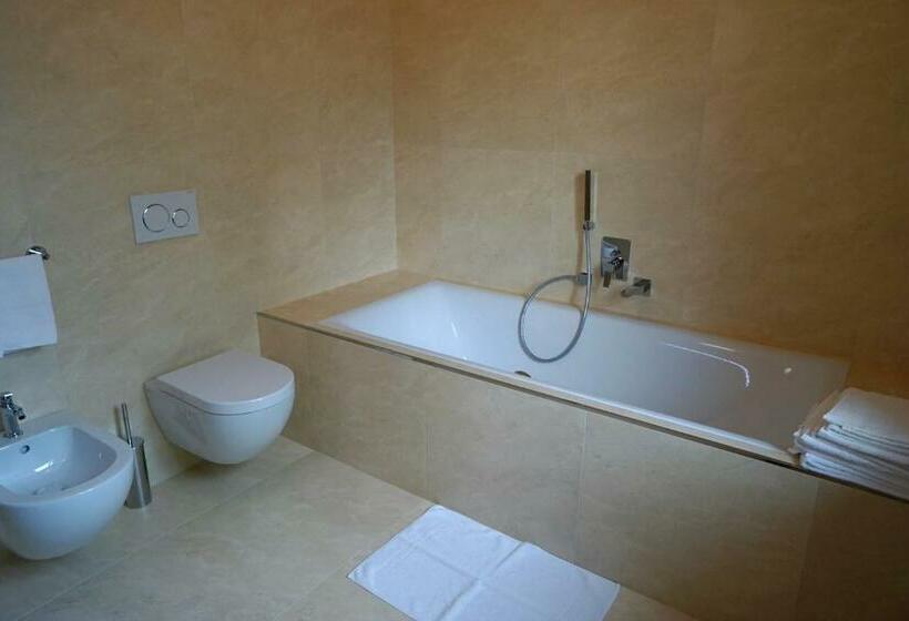 استودیوی استاندارد, B&b Luna Di Langa