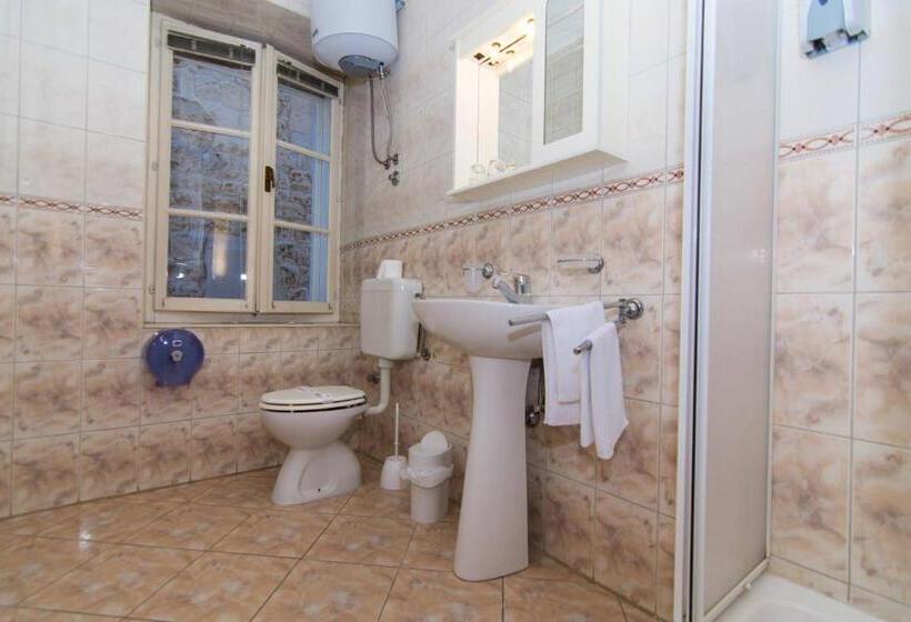 اتاق اساندارد با چشم‌انداز جانبی به دریا, Vila Liza