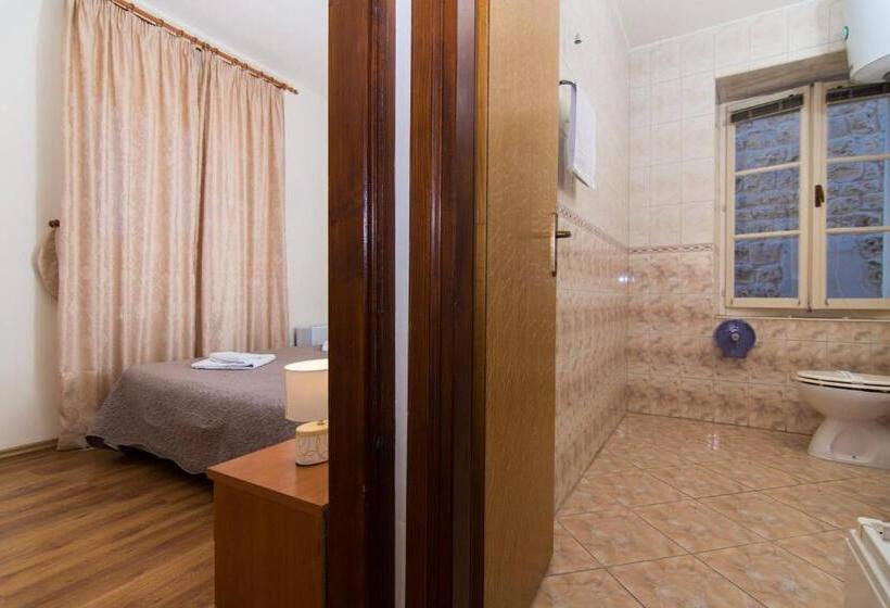 اتاق اساندارد با چشم‌انداز جانبی به دریا, Vila Liza