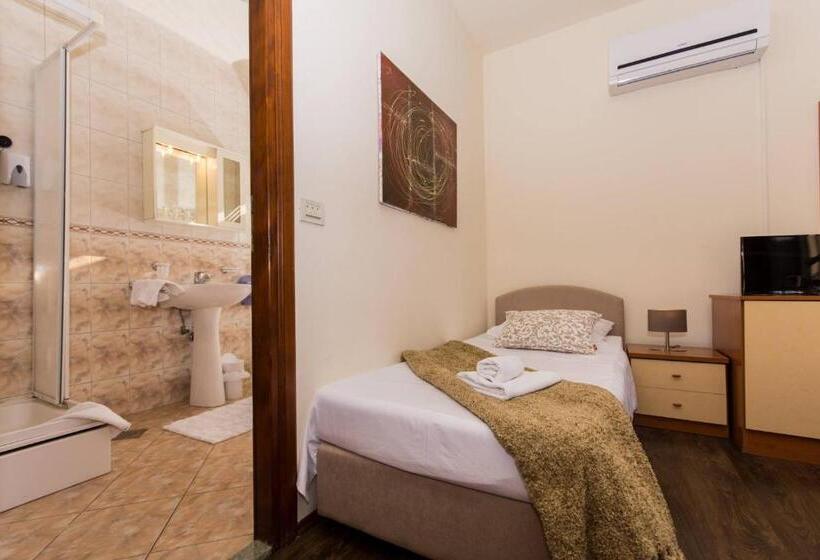 اتاق استاندارد سه تخته با چشم‌انداز, Vila Liza