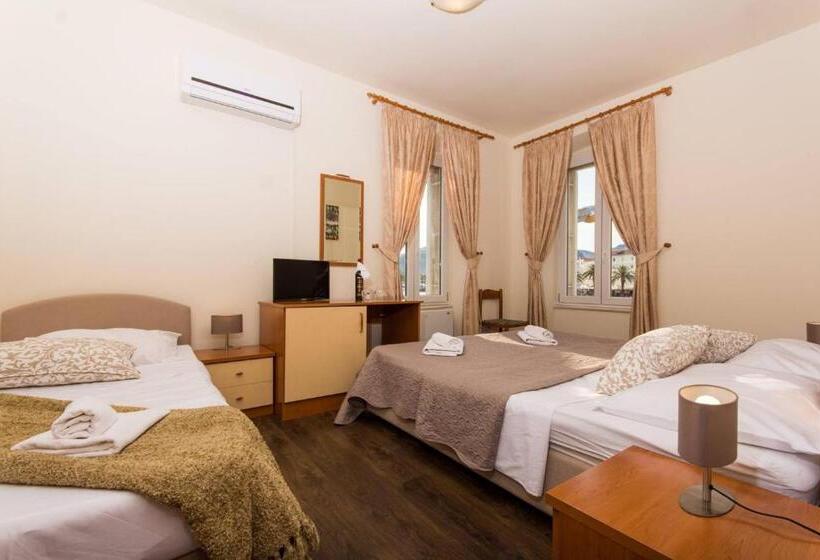 اتاق استاندارد سه تخته با چشم‌انداز, Vila Liza