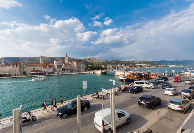اتاق استاندارد سه تخته با چشم‌انداز, Vila Liza