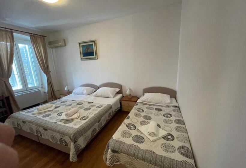 Triple Room Sea View, Vila Liza