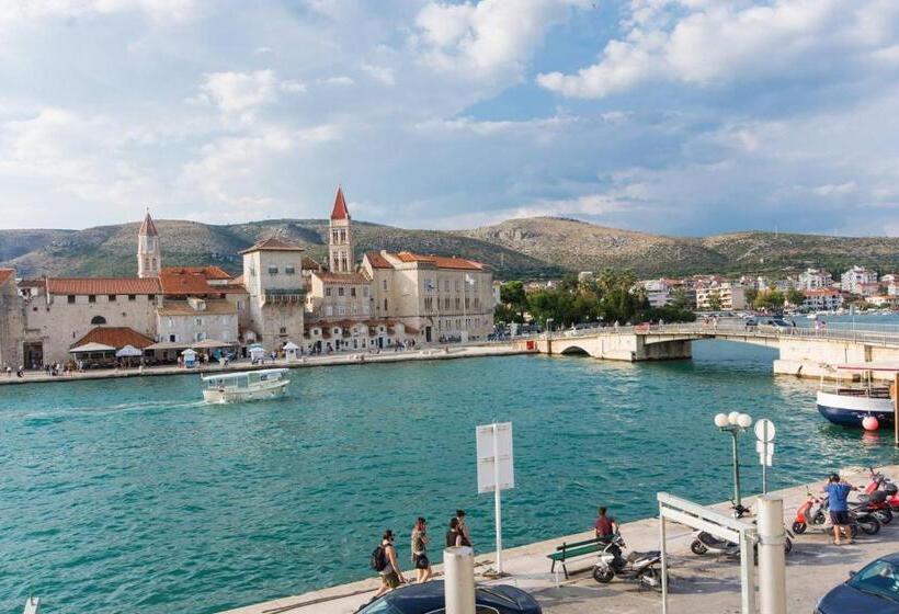 اتاق استاندارد سه تخته با چشم‌انداز, Vila Liza