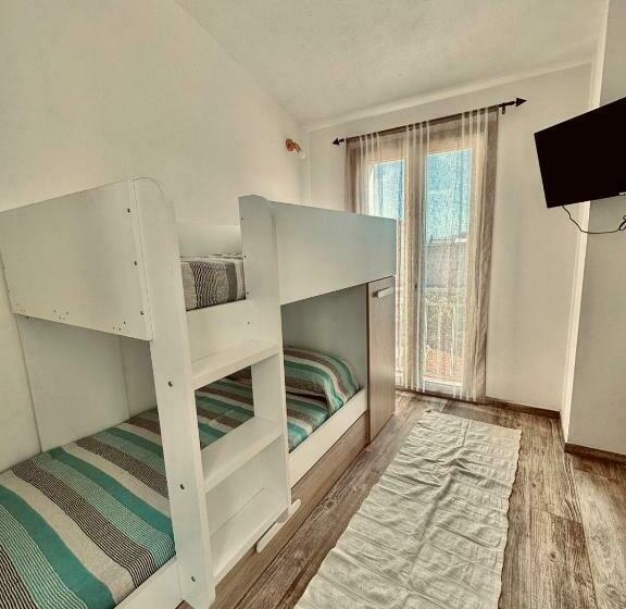 اتاق خانوادگی, B&b Luchia