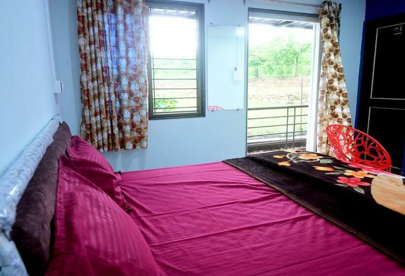 Семейный Номер Вид на Горы, Sahyadri Hotel And Room Stay